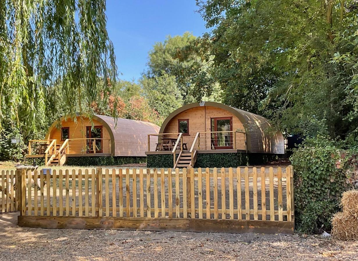 Cosy And Eco-Friendly Cabins Next To 16Th Century Pub Newmarket  Exterior photo
